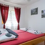 Sunce By Interhome Vikendica Pula
