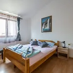Sunce By Interhome Vikendica