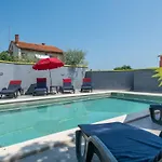 Sunce By Interhome Vikendica