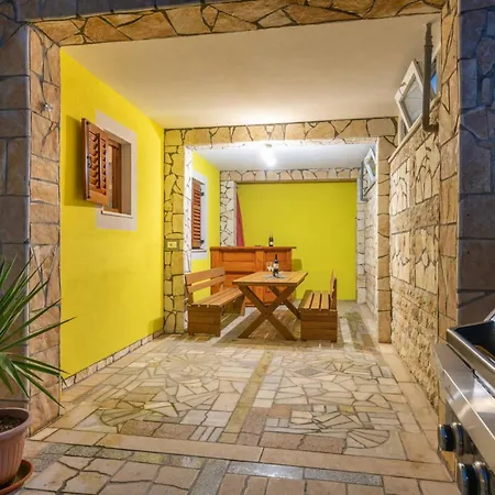 Sunce By Interhome Пула