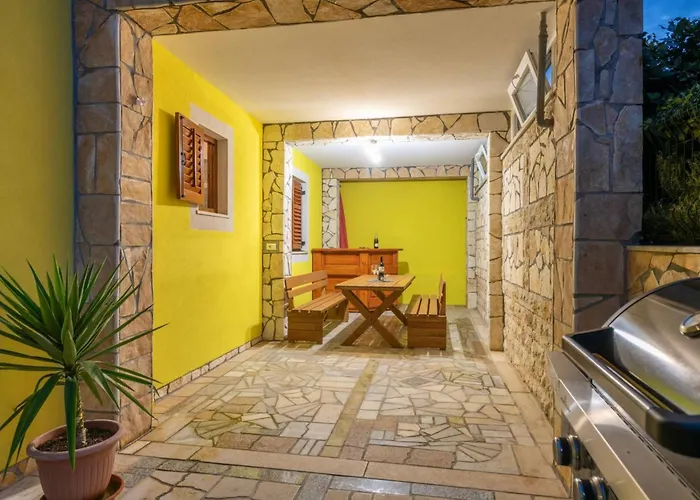 Sunce By Interhome Пула